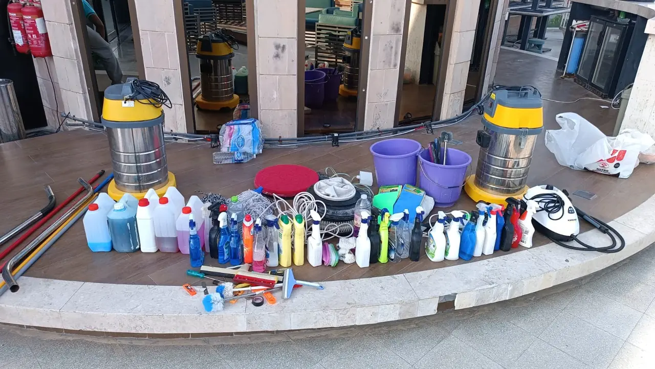 Professional equipment and treatments prepared for Muscat Shine Clear jobs