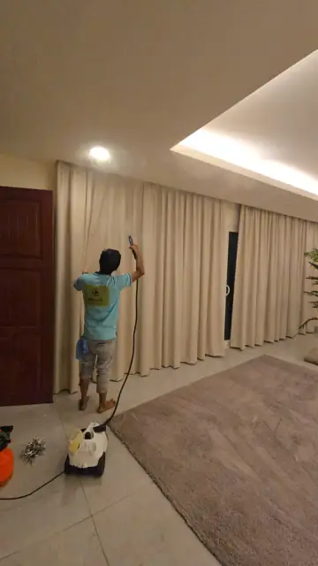 Professional sofa and upholstery shampooing in a Muscat home